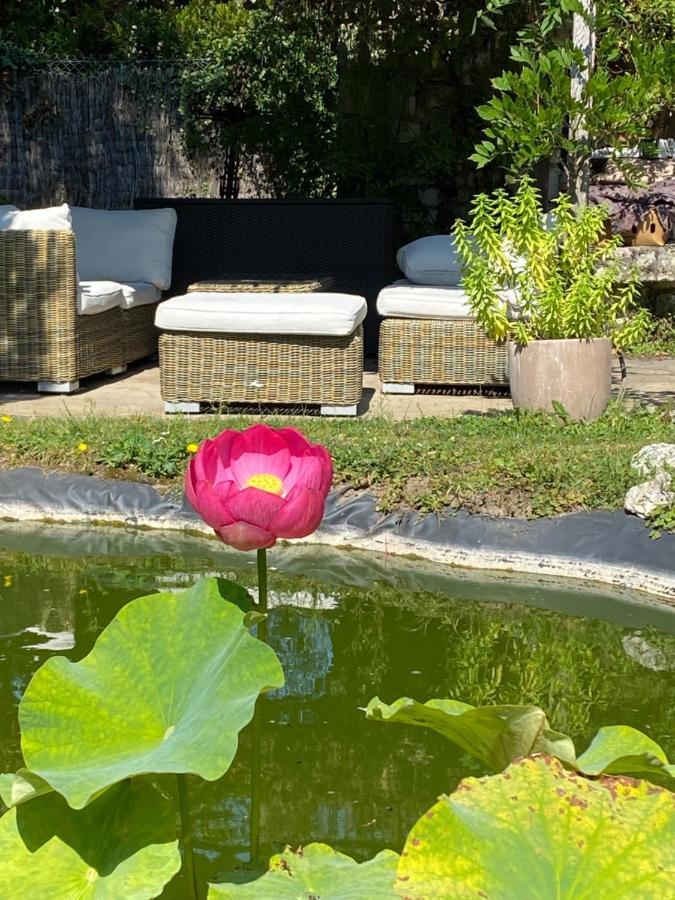 Une Vie En Rose Pressagny-lʼOrgeuilleux Exteriér fotografie